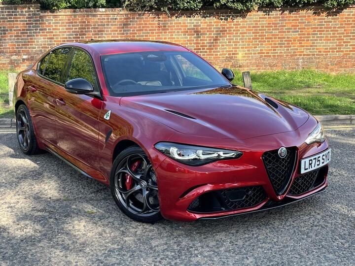 Alfa Romeo Giulia 2.9 V6 Bi-Turbo Quadrifoglio Auto Euro 6 (s/s) 4dr Alfa Romeo Giulia 2.9 V6 Bi-Turbo Quadrifoglio Auto Euro 6 (s/s) 4dr