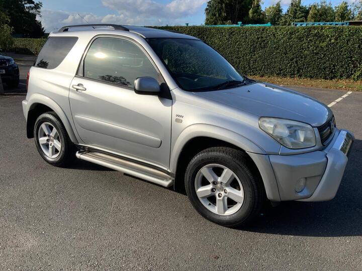 Toyota RAV4 2.0 VVT-i XT-R 4WD 3dr Toyota RAV4 2.0 VVT-i XT-R 4WD 3dr