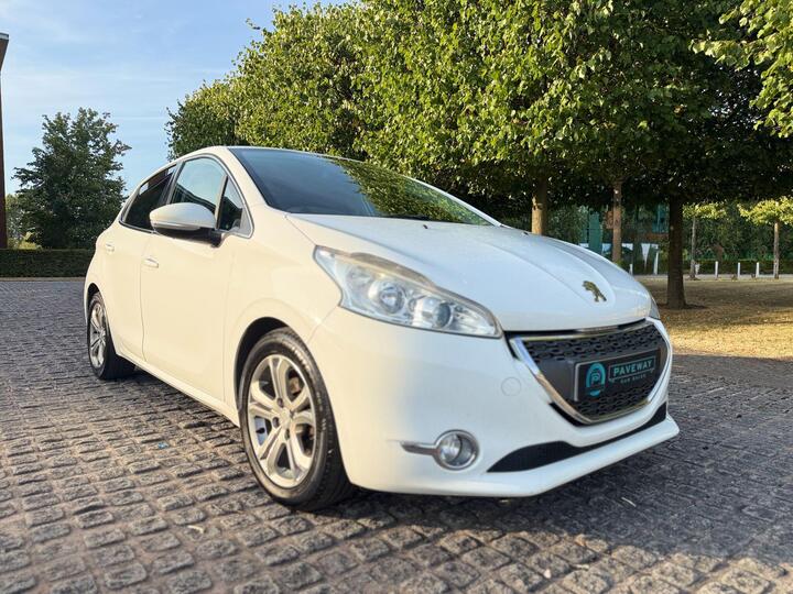 Peugeot 208 1.2 VTi Allure Euro 5 5dr