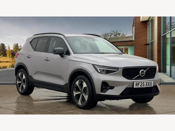 Volvo XC40 2.0 B3 MHEV Plus DCT Auto Euro 6 (s/s) 5dr