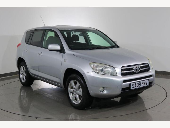 Toyota RAV4 2.2 D-4D XT-R 4WD 5dr Toyota RAV4 2.2 D-4D XT-R 4WD 5dr