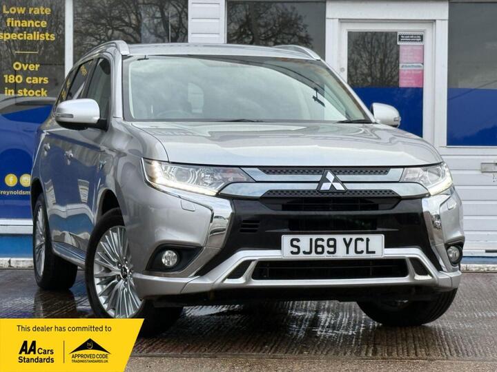 Mitsubishi OUTLANDER 2.4h TwinMotor 13.8kWh Design CVT 4WD Euro 6 (s/s) 5dr