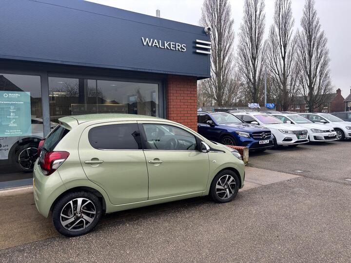 Peugeot 108 1.0 Collection Euro 6 (s/s) 5dr Peugeot 108 1.0 Collection Euro 6 (s/s) 5dr