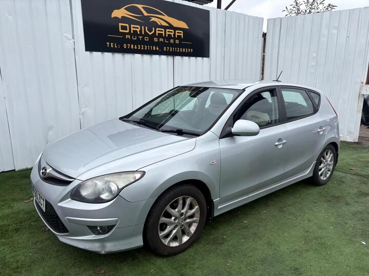 Hyundai I30 1.6 CRDi Comfort Auto Euro 4 5dr Hyundai I30 1.6 CRDi Comfort Auto Euro 4 5dr