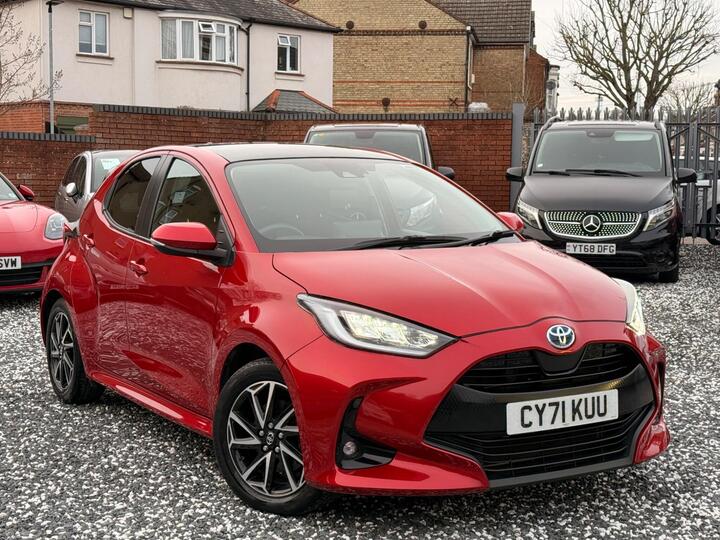 Toyota Yaris 1.5 VVT-h Design E-CVT Euro 6 (s/s) 5dr Toyota Yaris 1.5 VVT-h Design E-CVT Euro 6 (s/s) 5dr