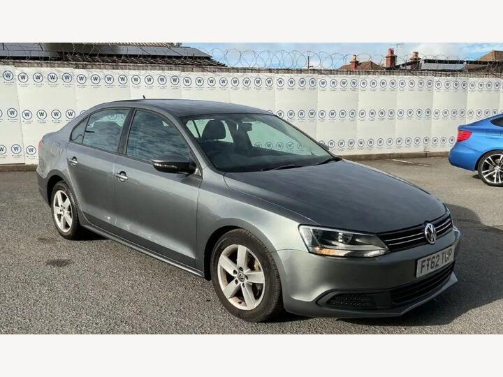 Volkswagen Jetta 1.6 TDI BlueMotion Tech SE DSG Euro 5 (s/s) 4dr