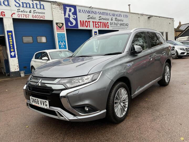 Mitsubishi Outlander 2.4h TwinMotor 13.8kWh Juro CVT 4WD Euro 6 (s/s) 5dr Mitsubishi Outlander 2.4h TwinMotor 13.8kWh Juro CVT 4WD Euro 6 (s/s) 5dr