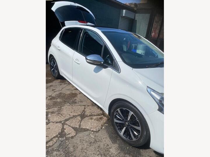 Peugeot 208 1.2 PureTech Allure Premium Euro 6 5dr