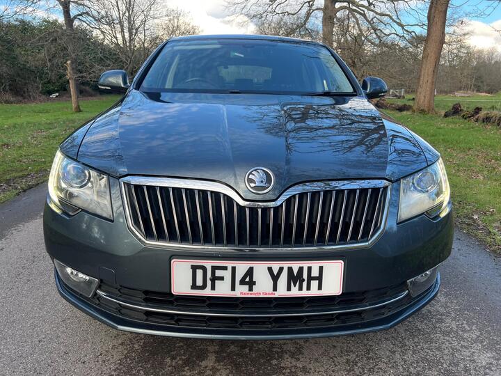 Skoda Superb 2.0 TDI Elegance 4WD Euro 5 (s/s) 5dr Skoda Superb 2.0 TDI Elegance 4WD Euro 5 (s/s) 5dr