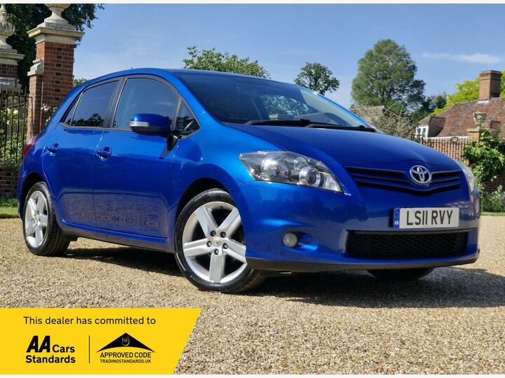 Toyota AURIS 1.6 V-Matic SR Euro 5 5dr Toyota AURIS 1.6 V-Matic SR Euro 5 5dr