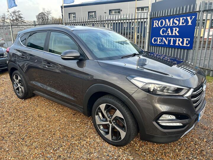 Hyundai TUCSON 2.0 CRDi Premium Auto 4WD Euro 6 5dr Hyundai TUCSON 2.0 CRDi Premium Auto 4WD Euro 6 5dr