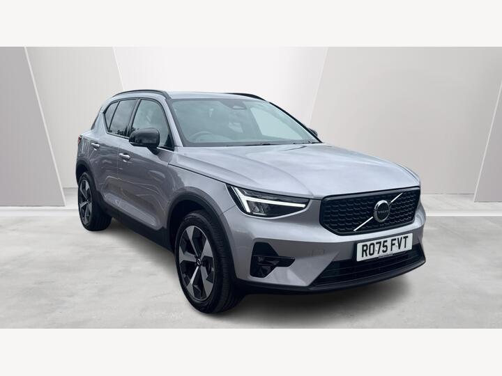 Volvo XC40 2.0 B3 MHEV Plus Dark DCT Auto Euro 6 (s/s) 5dr