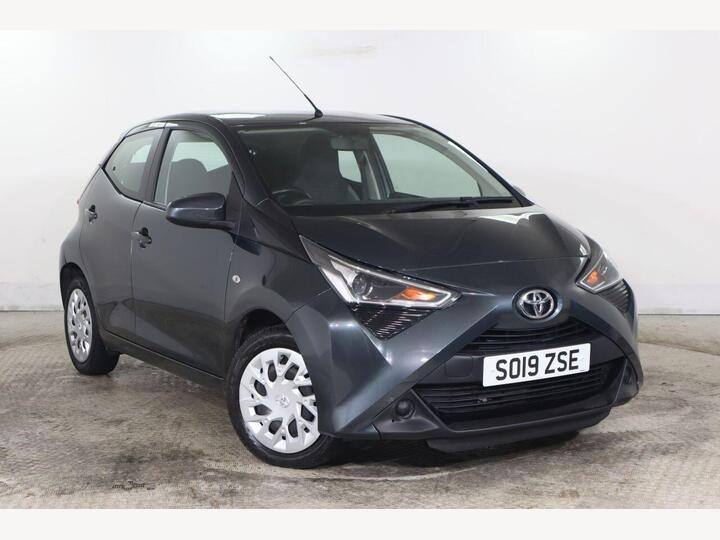 Toyota AYGO 1.0 VVT-i X-play Euro 6 5dr Toyota AYGO 1.0 VVT-i X-play Euro 6 5dr