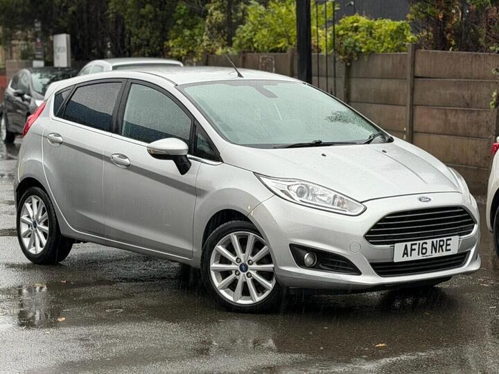 Ford FIESTA 1.0T EcoBoost Titanium Powershift Euro 6 5dr Ford FIESTA 1.0T EcoBoost Titanium Powershift Euro 6 5dr
