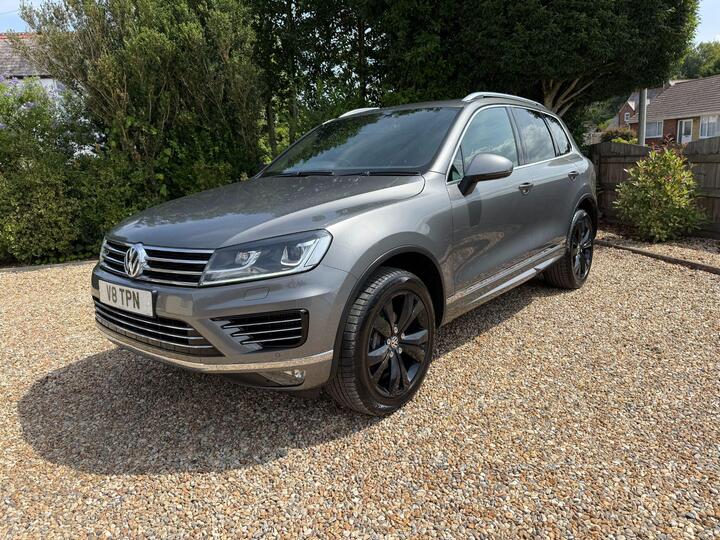 Volkswagen Touareg 3.0 TDI V6 BlueMotion Tech R-Line Tiptronic 4WD Euro 6 (s/s) 5dr