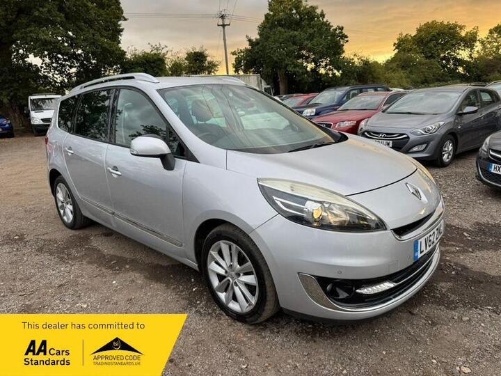 Renault Scenic 1.6 DCi Dynamique TomTom Euro 5 (s/s) 5dr Renault Scenic 1.6 DCi Dynamique TomTom Euro 5 (s/s) 5dr
