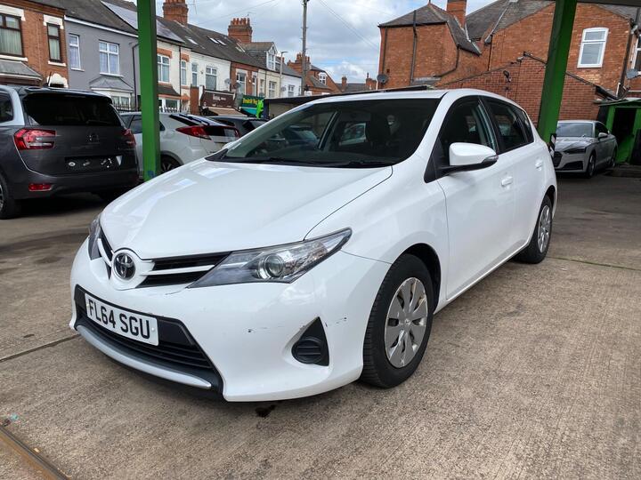 Toyota Auris 1.4 D-4D Active Euro 5 (s/s) 5dr Toyota Auris 1.4 D-4D Active Euro 5 (s/s) 5dr