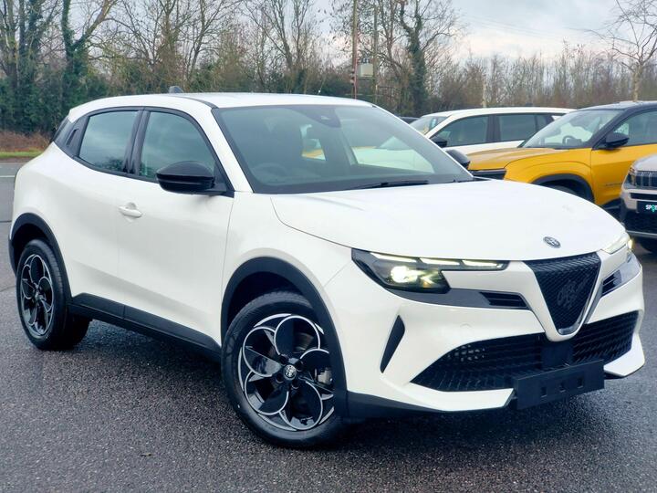 Alfa Romeo Junior 54kWh Elettrica Auto 5dr