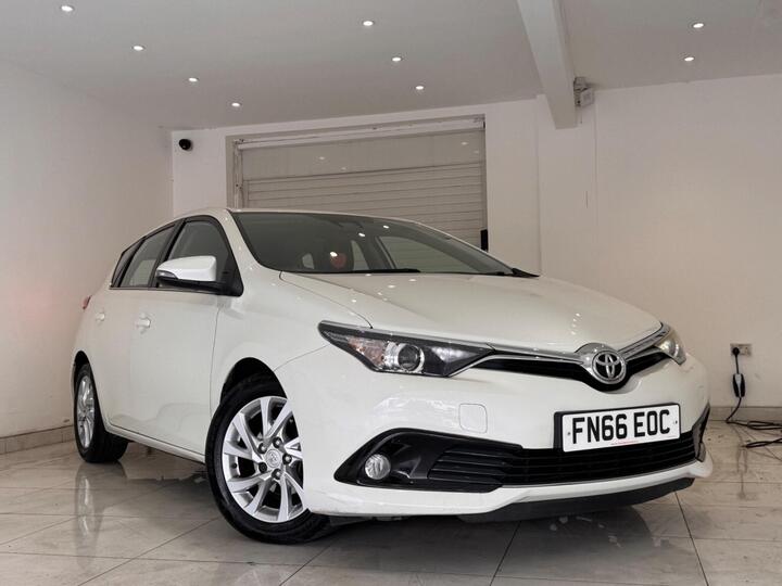 Toyota Auris 1.6 D-4D Business Edition Euro 6 (s/s) 5dr (Safety Sense)