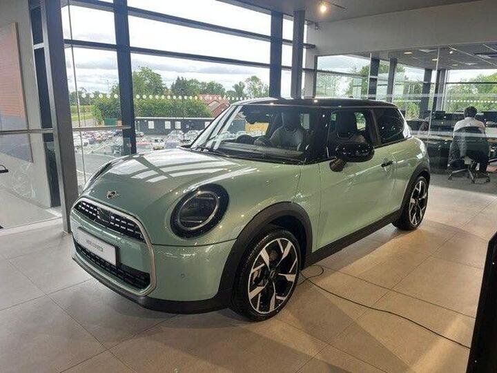 MINI Cooper 1.5C Exclusive Steptronic Euro 6 (s/s) 3dr