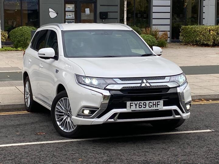 Mitsubishi Outlander 2.4h TwinMotor 13.8kWh 4h CVT 4WD Euro 6 (s/s) 5dr Mitsubishi Outlander 2.4h TwinMotor 13.8kWh 4h CVT 4WD Euro 6 (s/s) 5dr