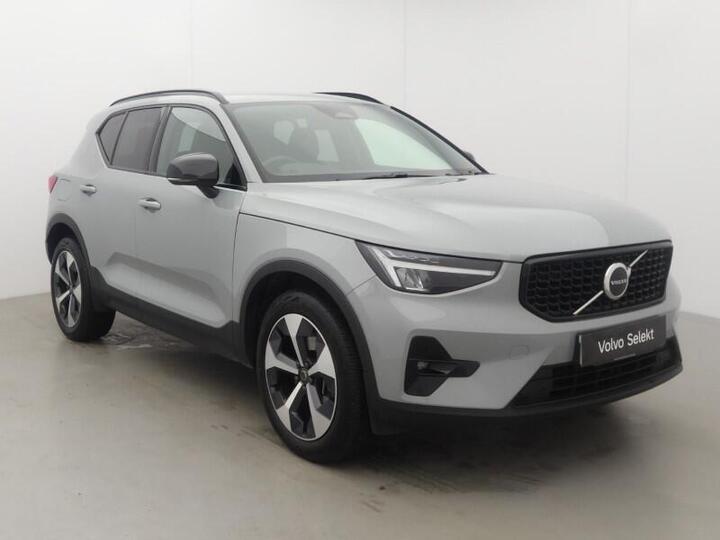 Volvo XC40 2.0 B3 MHEV Plus Dark DCT Auto Euro 6 (s/s) 5dr