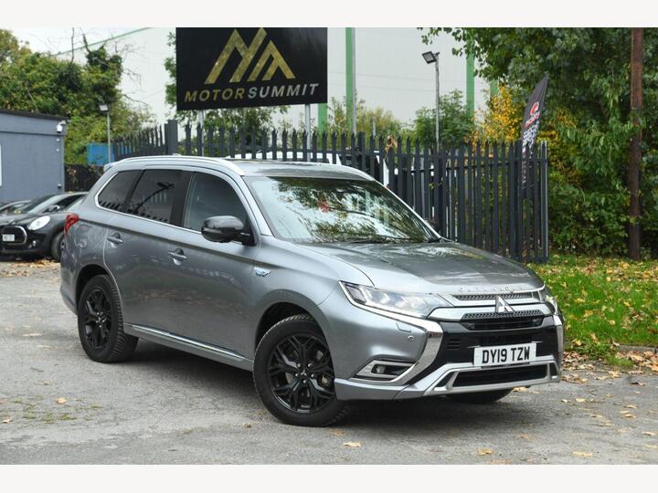 Mitsubishi OUTLANDER 2.4h TwinMotor 13.8kWh 5hs CVT 4WD Euro 6 (s/s) 5dr Mitsubishi OUTLANDER 2.4h TwinMotor 13.8kWh 5hs CVT 4WD Euro 6 (s/s) 5dr