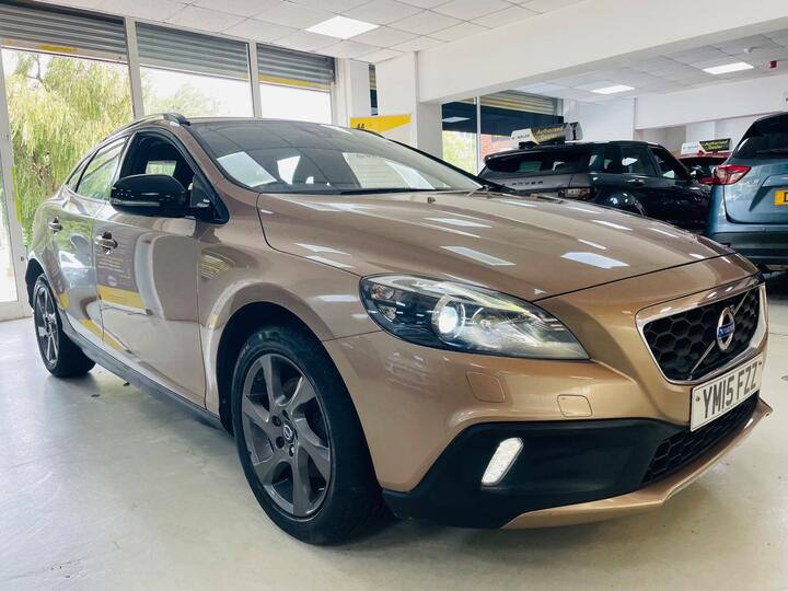 Volvo V40 Cross Country 1.6 D2 Lux Nav Euro 5 (s/s) 5dr Volvo V40 Cross Country 1.6 D2 Lux Nav Euro 5 (s/s) 5dr
