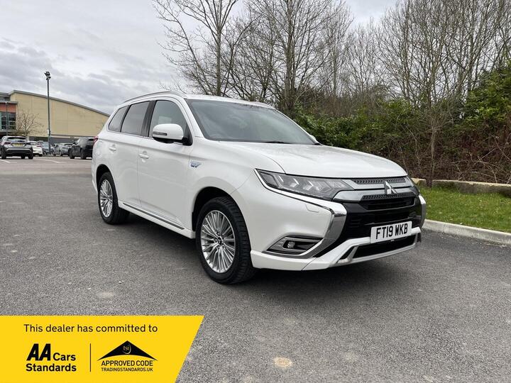 Mitsubishi Outlander 2.4h TwinMotor 13.8kWh 4h CVT 4WD Euro 6 (s/s) 5dr Mitsubishi Outlander 2.4h TwinMotor 13.8kWh 4h CVT 4WD Euro 6 (s/s) 5dr