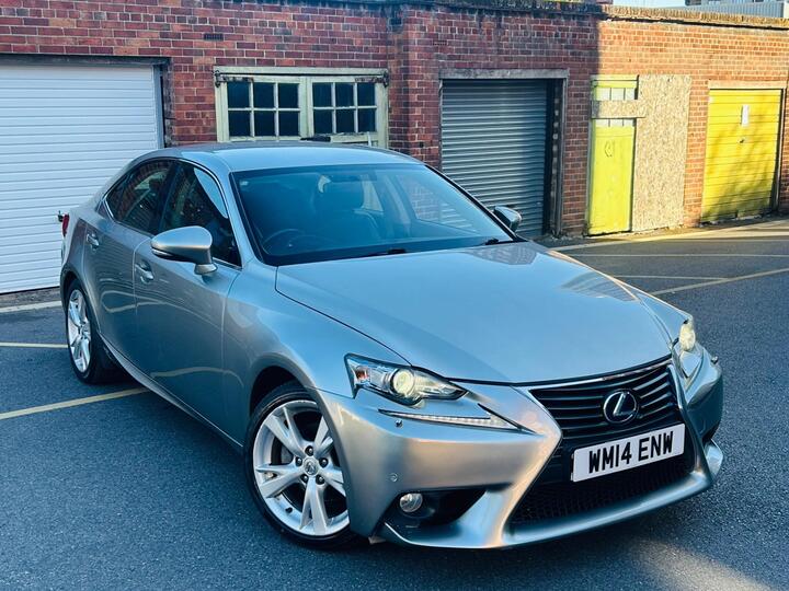 Lexus IS 2.5 300h SE E-CVT Euro 5 (s/s) 4dr