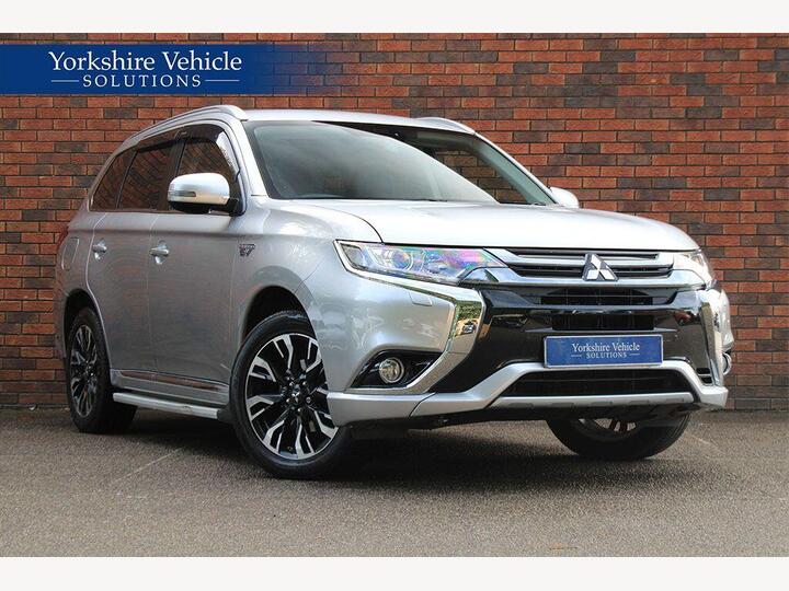 Mitsubishi Outlander 2.0h 12kWh Juro CVT 4WD Euro 6 (s/s) 5dr Mitsubishi Outlander 2.0h 12kWh Juro CVT 4WD Euro 6 (s/s) 5dr