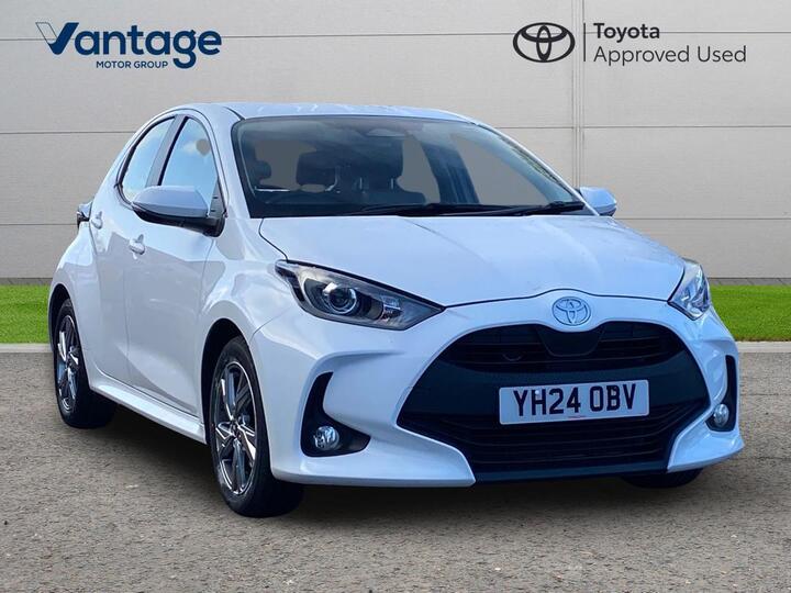 Toyota Yaris 1.5 VVT-h Icon E-CVT Euro 6 (s/s) 5dr Toyota Yaris 1.5 VVT-h Icon E-CVT Euro 6 (s/s) 5dr