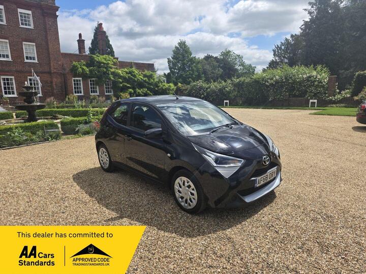 Toyota AYGO 1.0 VVT-i X-play Euro 6 5dr Toyota AYGO 1.0 VVT-i X-play Euro 6 5dr