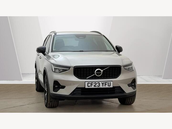 Volvo XC40 2.0 B3 MHEV Plus Dark DCT Auto Euro 6 (s/s) 5dr
