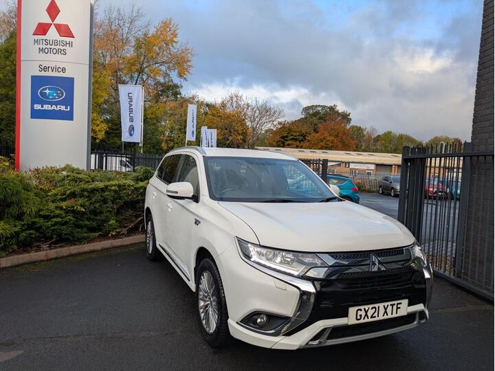 Mitsubishi Outlander 2.4h TwinMotor 13.8kWh Dynamic CVT 4WD Euro 6 (s/s) 5dr Mitsubishi Outlander 2.4h TwinMotor 13.8kWh Dynamic CVT 4WD Euro 6 (s/s) 5dr