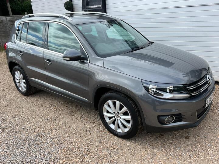 Volkswagen Tiguan 2.0 TDI BlueMotion Tech Match 2WD Euro 5 (s/s) 5dr Volkswagen Tiguan 2.0 TDI BlueMotion Tech Match 2WD Euro 5 (s/s) 5dr
