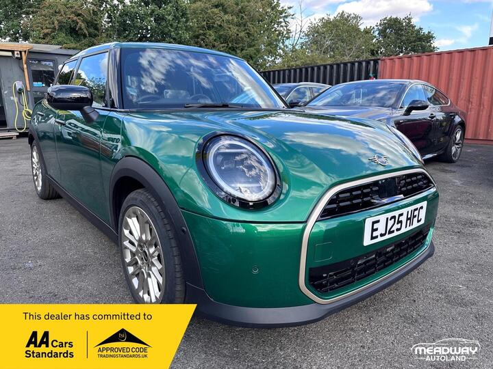 MINI Cooper 1.5C Exclusive Steptronic Euro 6 (s/s) 5dr