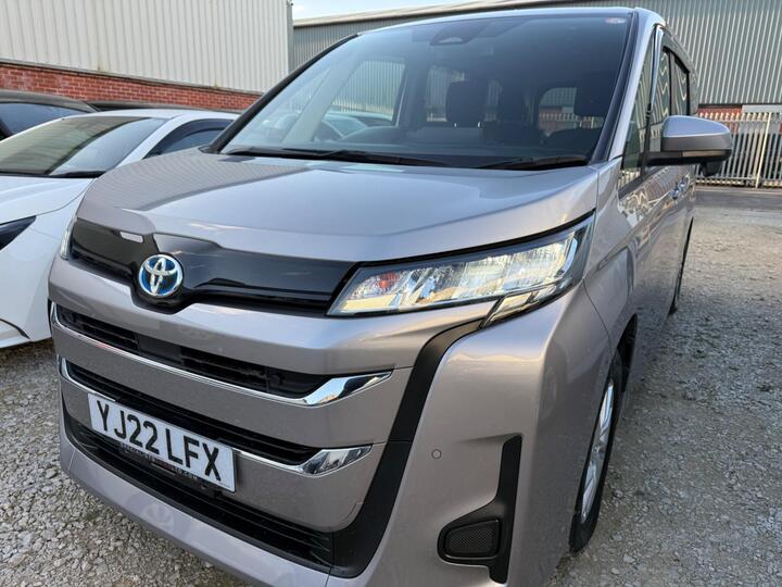 Toyota Voxy Hybrid 7seat Finance Available