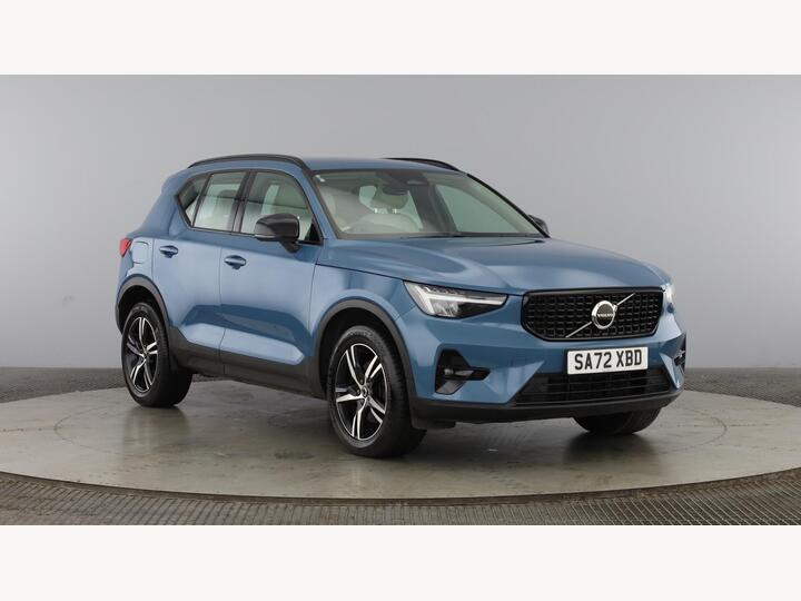 Volvo XC40 2.0 B3 MHEV Plus Dark DCT Auto Euro 6 (s/s) 5dr
