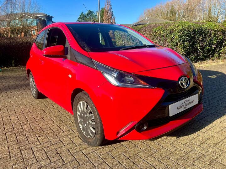 Toyota AYGO 1.0 VVT-i X-play Euro 6 5dr Toyota AYGO 1.0 VVT-i X-play Euro 6 5dr
