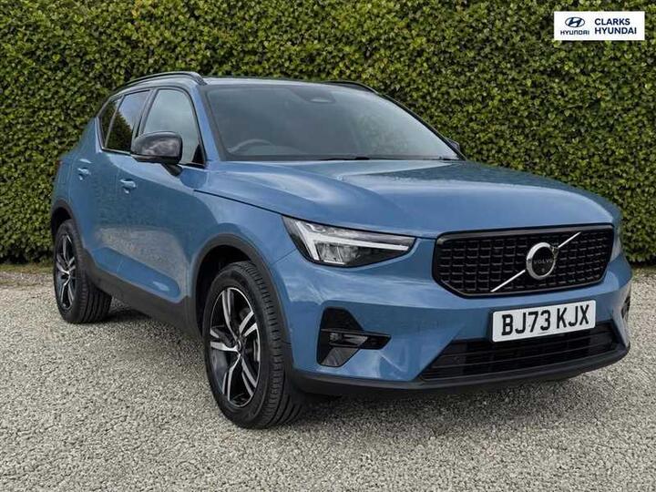 Volvo XC40 2.0 B3 MHEV Plus Dark DCT Auto Euro 6 (s/s) 5dr