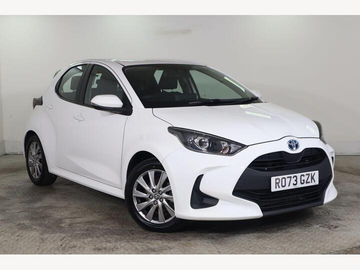 Toyota Yaris 1.5 VVT-h Icon E-CVT Euro 6 (s/s) 5dr Toyota Yaris 1.5 VVT-h Icon E-CVT Euro 6 (s/s) 5dr