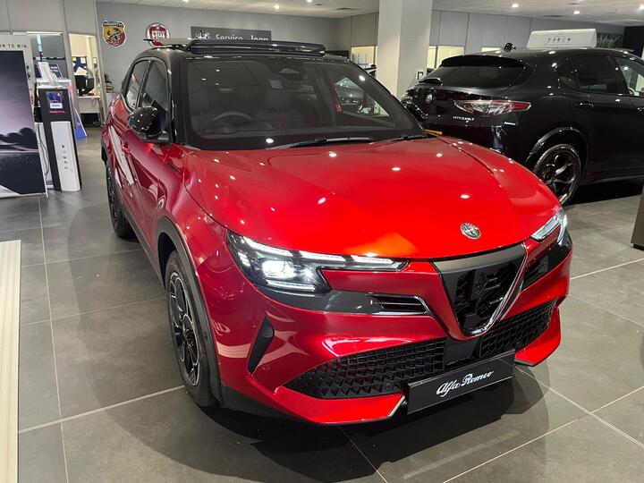 Alfa Romeo Junior 54kWh Elettrica Speciale Auto 5dr