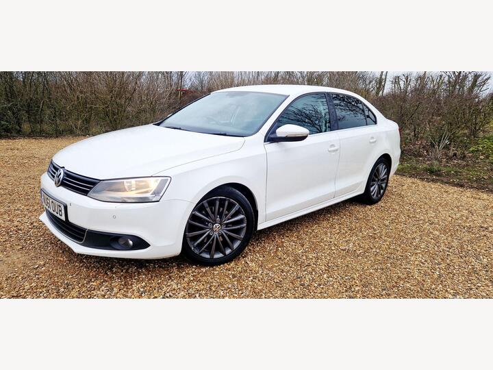 Volkswagen Jetta 2.0 TDI Sport DSG Euro 5 4dr Volkswagen Jetta 2.0 TDI Sport DSG Euro 5 4dr