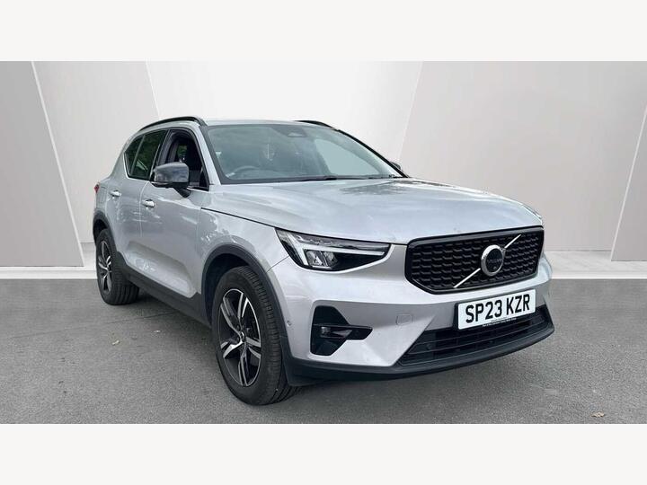 Volvo XC40 2.0 B3 MHEV Plus Dark DCT Auto Euro 6 (s/s) 5dr