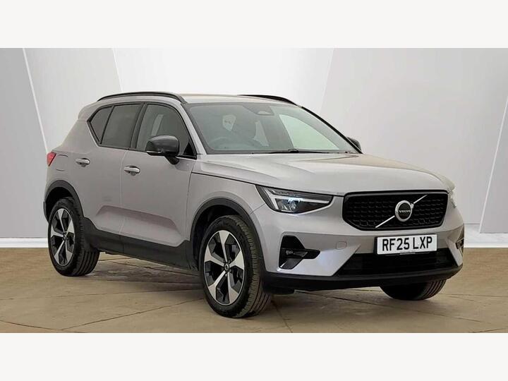 Volvo XC40 2.0 B4 MHEV Plus Dark DCT Auto Euro 6 (s/s) 5dr