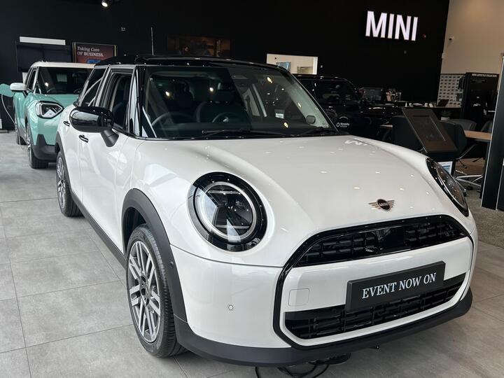 MINI Cooper 1.5C Classic Steptronic Euro 6 (s/s) 5dr