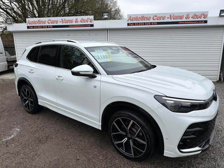 Volkswagen Tiguan 1.5 TSI EHybrid 19.7kWh R-Line DSG Euro 6 (s/s) 5dr Volkswagen Tiguan 1.5 TSI EHybrid 19.7kWh R-Line DSG Euro 6 (s/s) 5dr