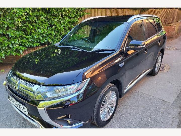 Mitsubishi Outlander PHEV 2.4h TwinMotor 13.8kWh Dynamic CVT 4WD Euro 6 (s/s) 5dr