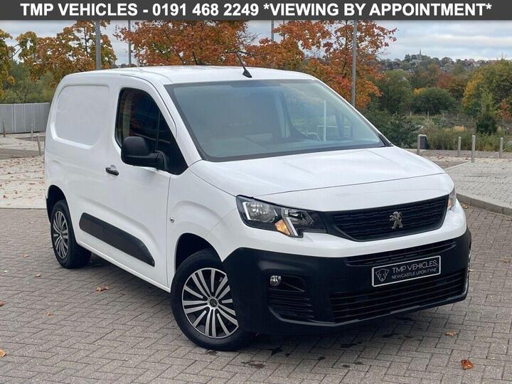 Peugeot PARTNER 1.6 BlueHDi 1000 Professional Standard Panel Van 5dr Diesel Manual SWB Euro 6 (s/s) (100 Bhp) Peugeot PARTNER 1.6 BlueHDi 1000 Professional Standard Panel Van 5dr Diesel Manual SWB Euro 6 (s/s) (100 Bhp)